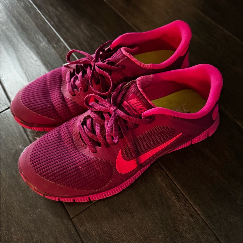 Nike Fuchsia Running Sneakers